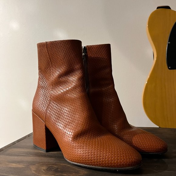 Dries Van Noten | Snakeskin Ankle Boot - Picture 2 of 3